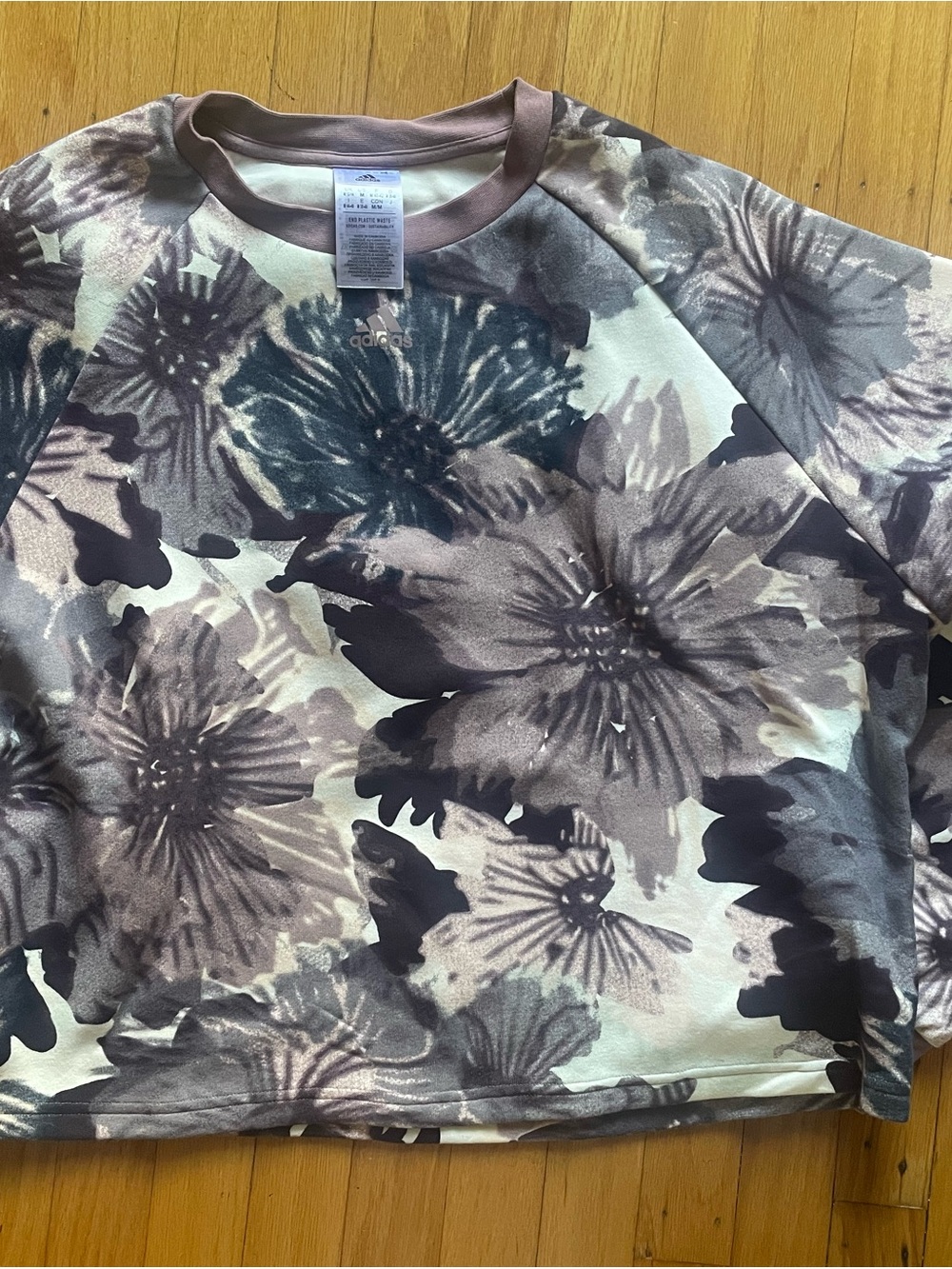 Women’s Adidas Sweat Top; Size: Medium